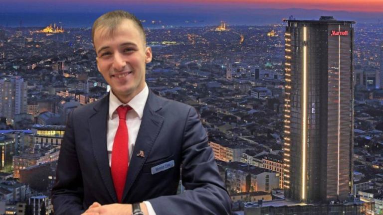 İstanbul Marriott Hotel Şişli’nin ön büro temsilcisi Mehmet Emin Erdoğan oldu