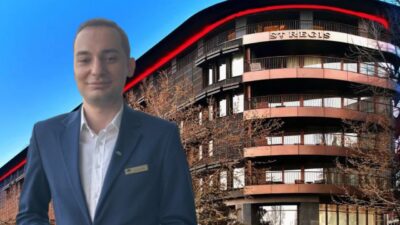 Mustafa Palaz, The St. Regis Istanbul'un ön büro müdür yardımcısı