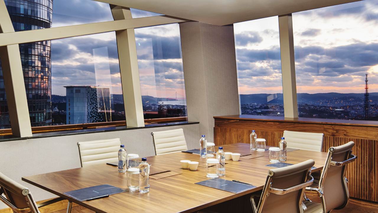 Hilton İstanbul Maslak, Ahmet Özkan'a emanet
