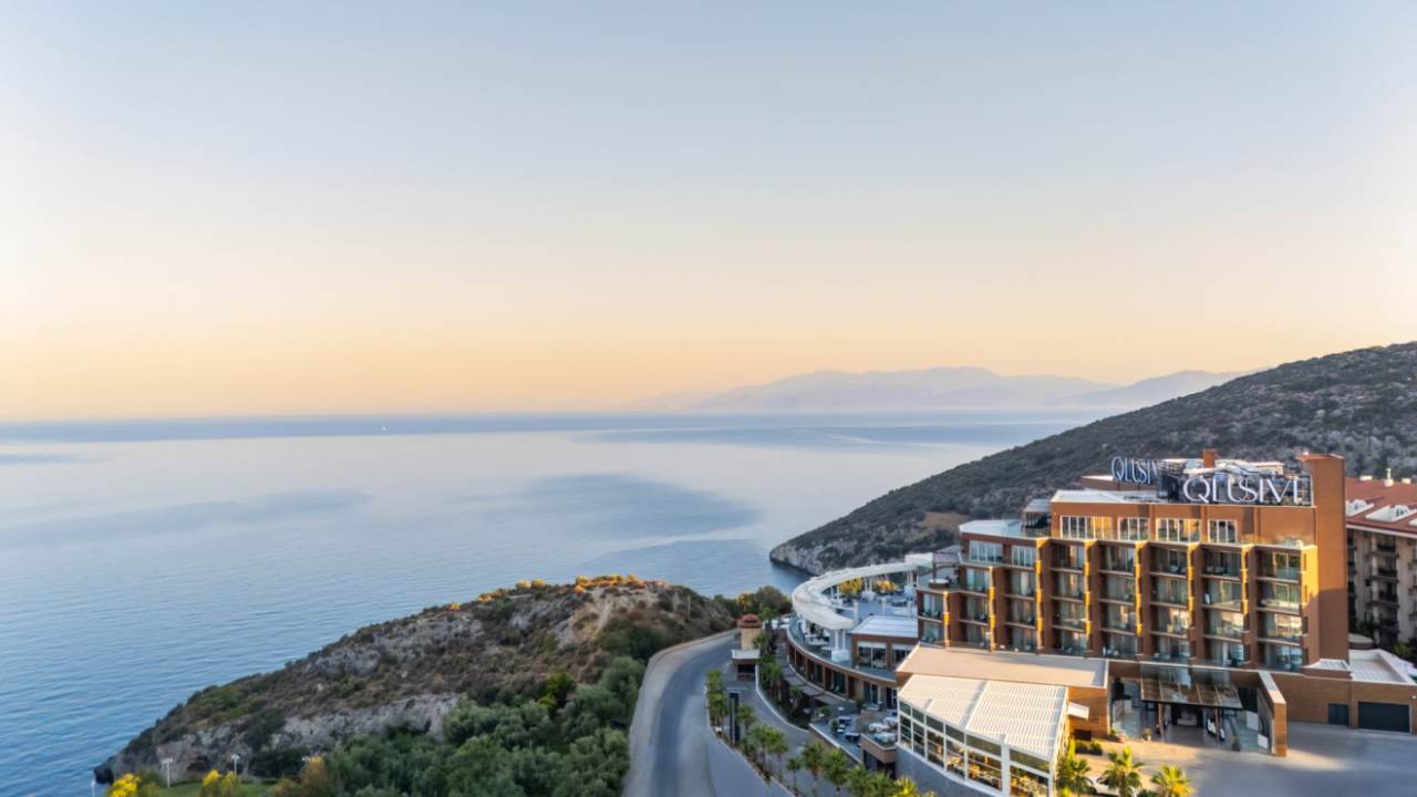 Lüks ve zarafetin yeni noktası Qlusive Hotel, Aydın Kuşadası'nda misafirlerini