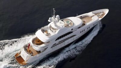 Yat, kotra, tekne ve çok amaçlı deniz taşıtları için yüzde