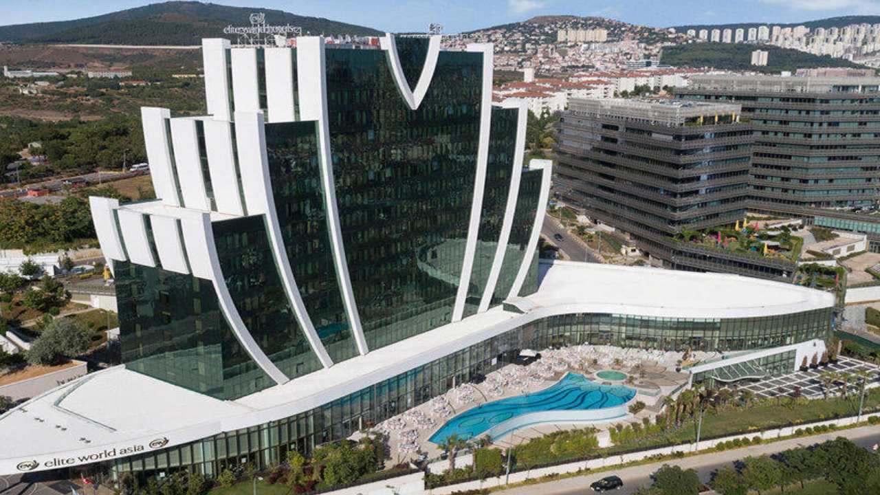 Elite World Grand İstanbul Küçükyalı, Balkan Geceleri'ne ev sahipliği yapıyor