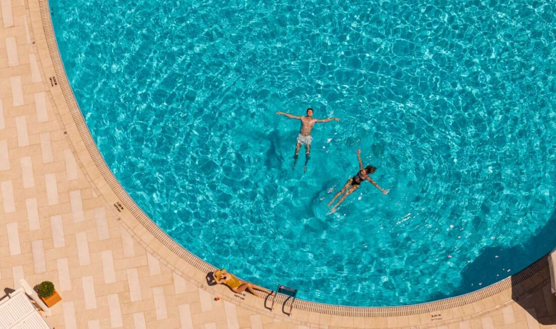 Hilton Istanbul Bosphorus’un yenilenen açık havuzu Bosolei, Akdeniz lezzetleri, imza
