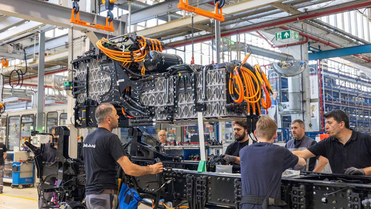 MAN, seri üretimdeki ilk yılında 1300 elektrikli kamyon üretti