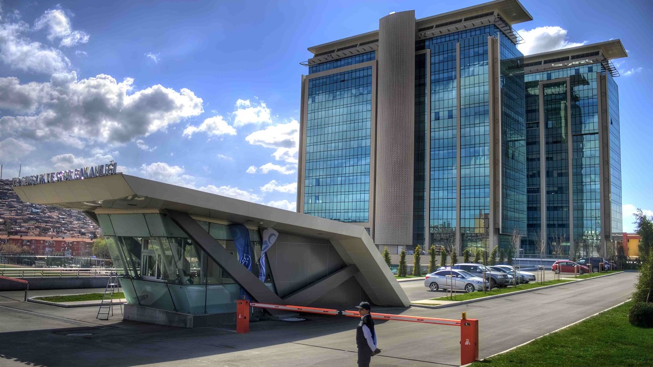 Gençlik ve Spor Bakanlığı gençleri ücretsiz Fransa'ya götürecek