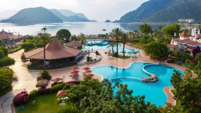 Turizmde 50 seneyi aşkın deneyimiyle hizmet veren Martı Hotels &